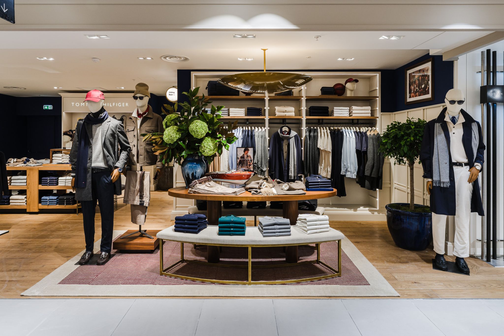 Aménagement corner magasin Tommy Hilfiger Aménagement corner magasin Tommy Hilfiger