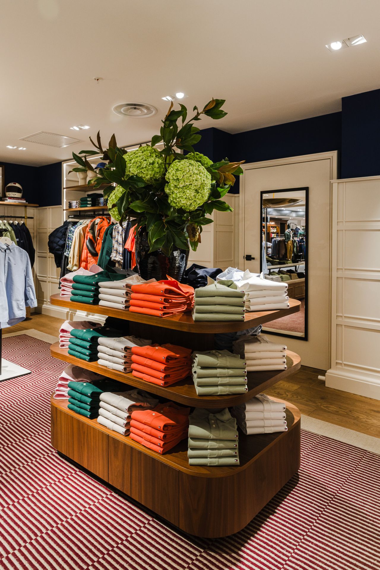 Aménagement corner magasin Tommy Hilfiger Aménagement corner magasin Tommy Hilfiger