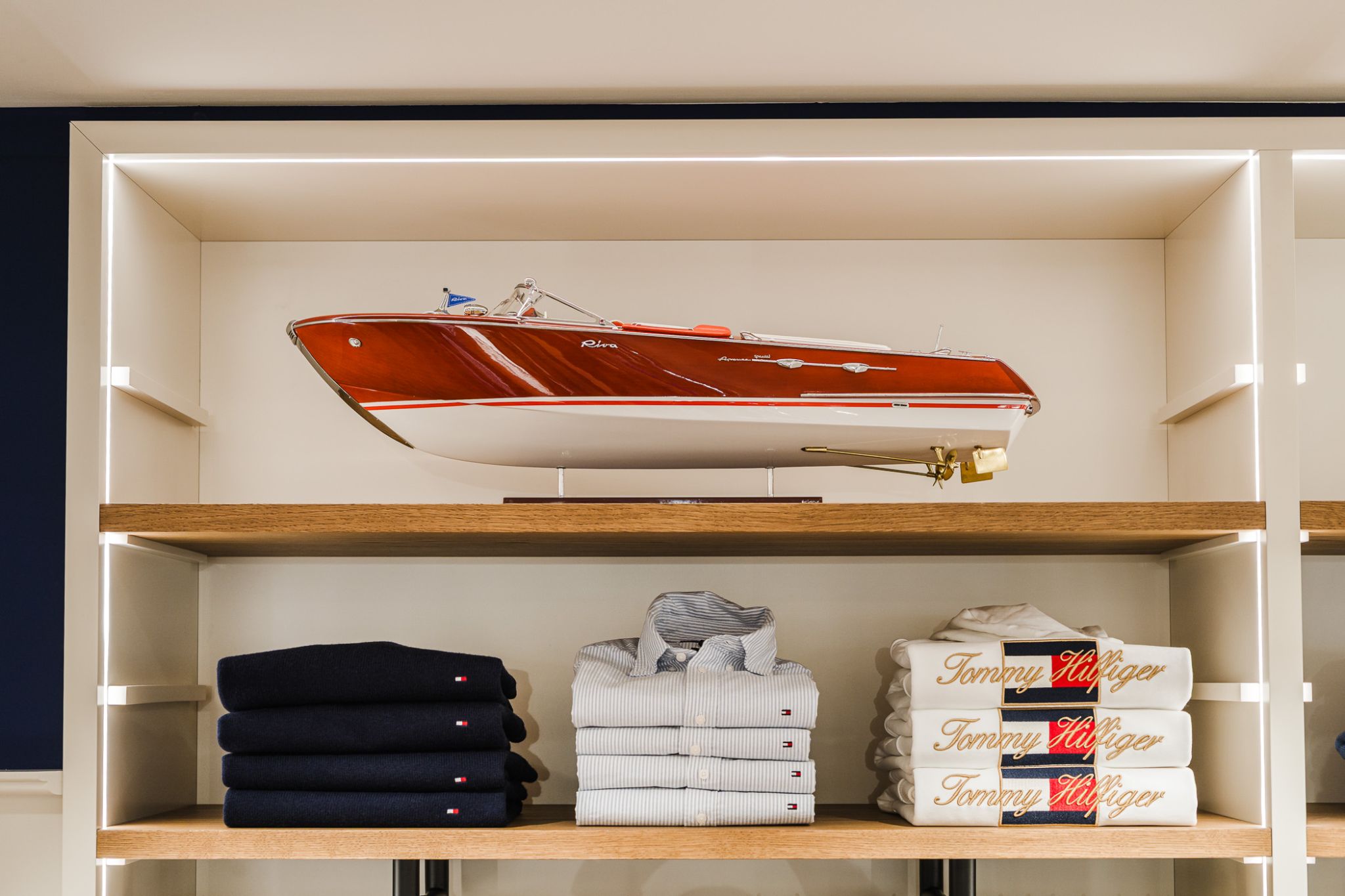 Aménagement corner magasin Tommy Hilfiger