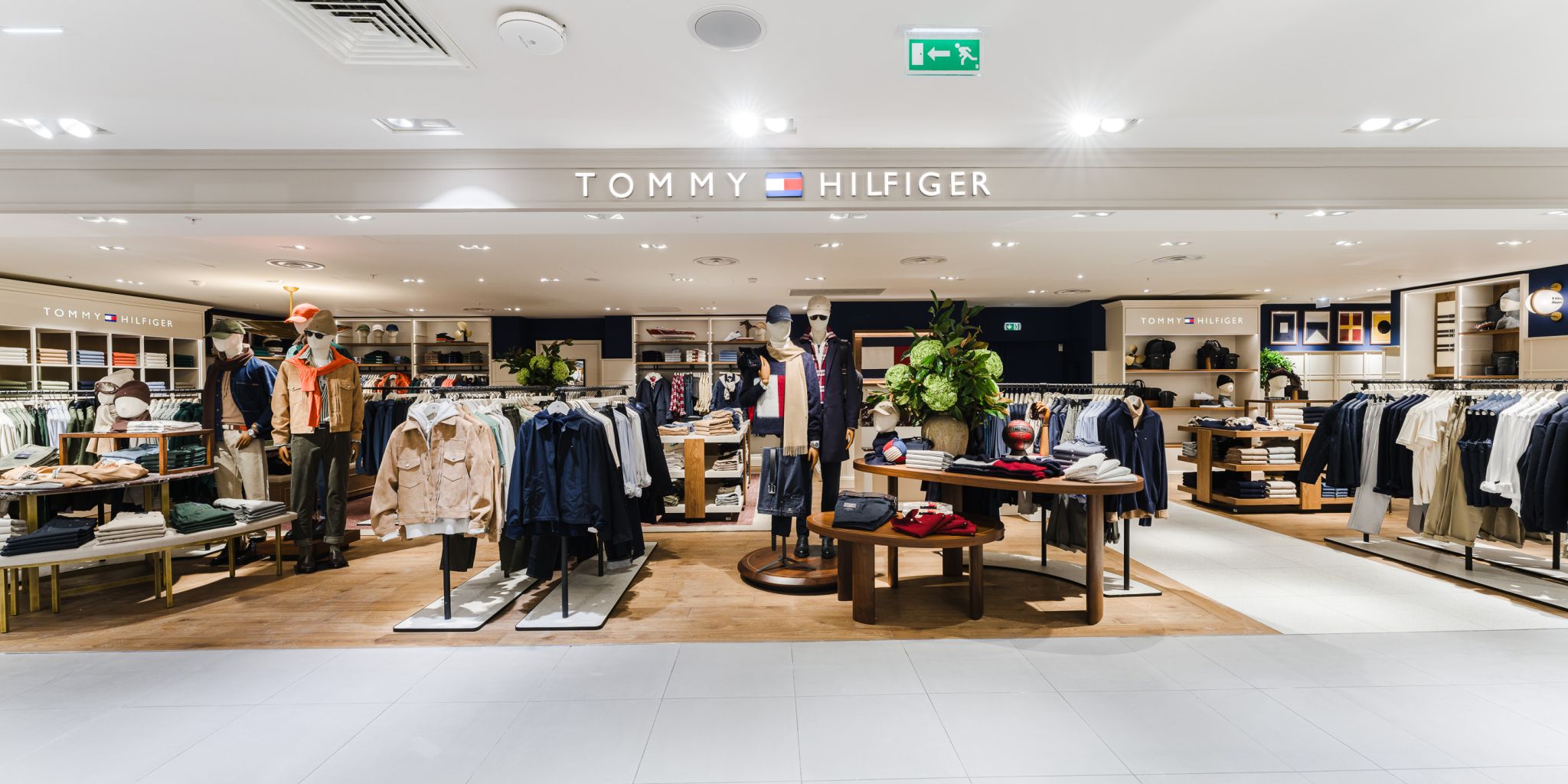 Aménagement corner magasin Tommy Hilfiger