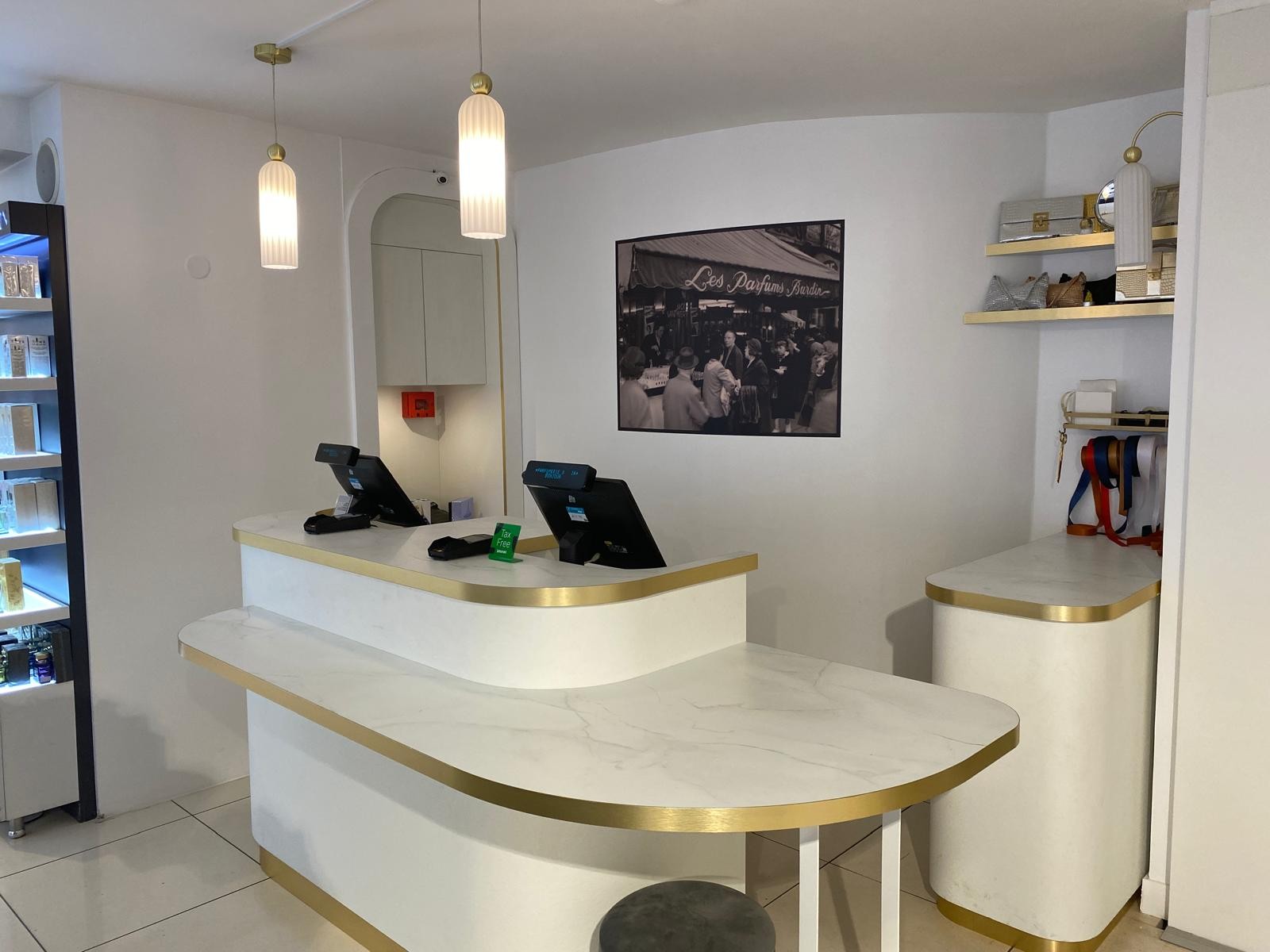 burdin agencement Groupe Pagès Parfumerie Burdin agencement Groupe Pagès