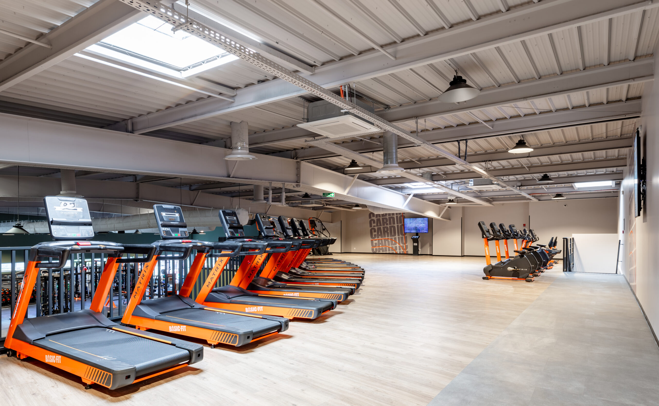 Basic_Fit_-_agencementsallesport-10